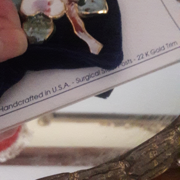 STUNNING, UNWORN "EXCLAYMATIONS, 22 K TRIM BROOCH! - Picture 12 of 13